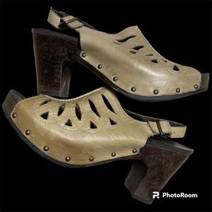 Dansko dress sandals with cutout design Sz 42/10.5